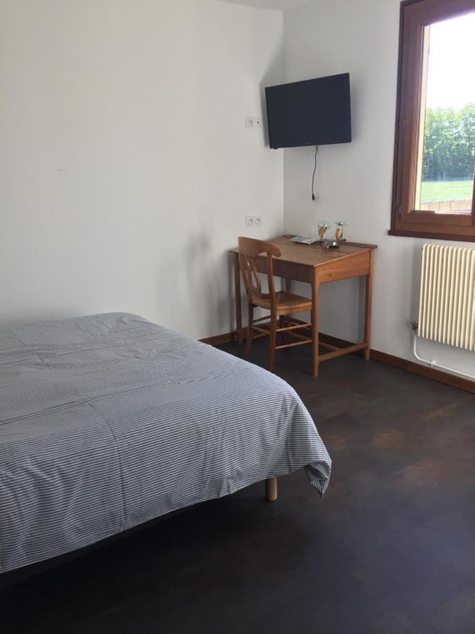 Sous La Tour Bed & Breakfast Agencourt ภายนอก รูปภาพ