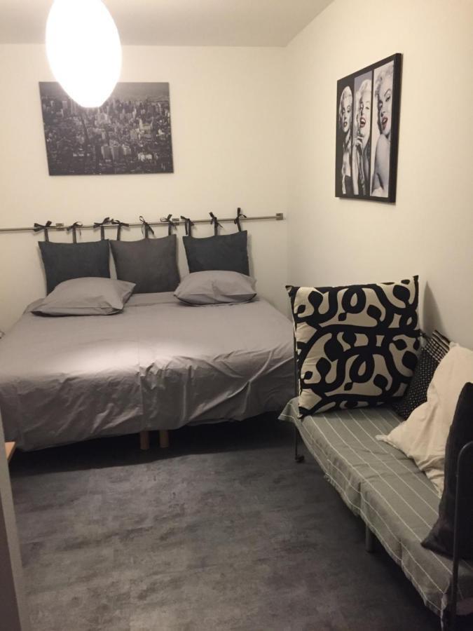 Sous La Tour Bed & Breakfast Agencourt ภายนอก รูปภาพ