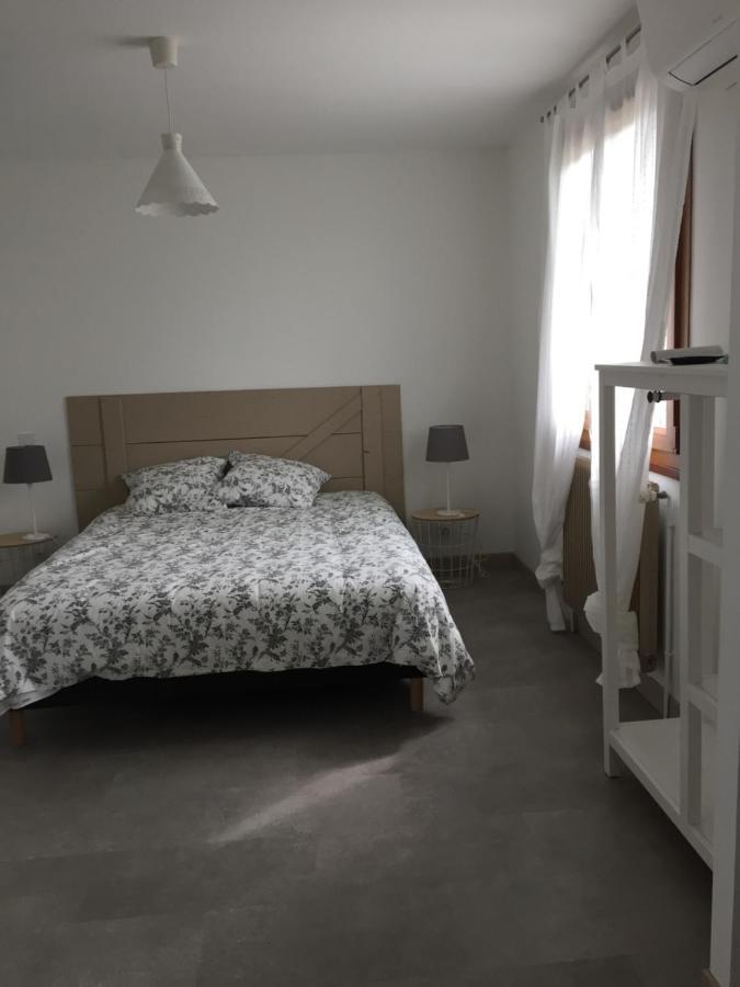 Sous La Tour Bed & Breakfast Agencourt ภายนอก รูปภาพ
